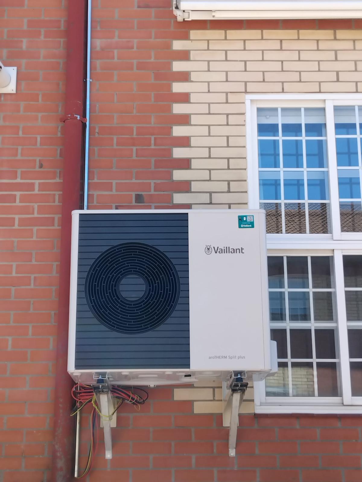 Instalación de aerotermia en Alcobendas: ejemplo de bomba de calor Vaillant montada por Igloo en otra vivienda de Madrid Norte